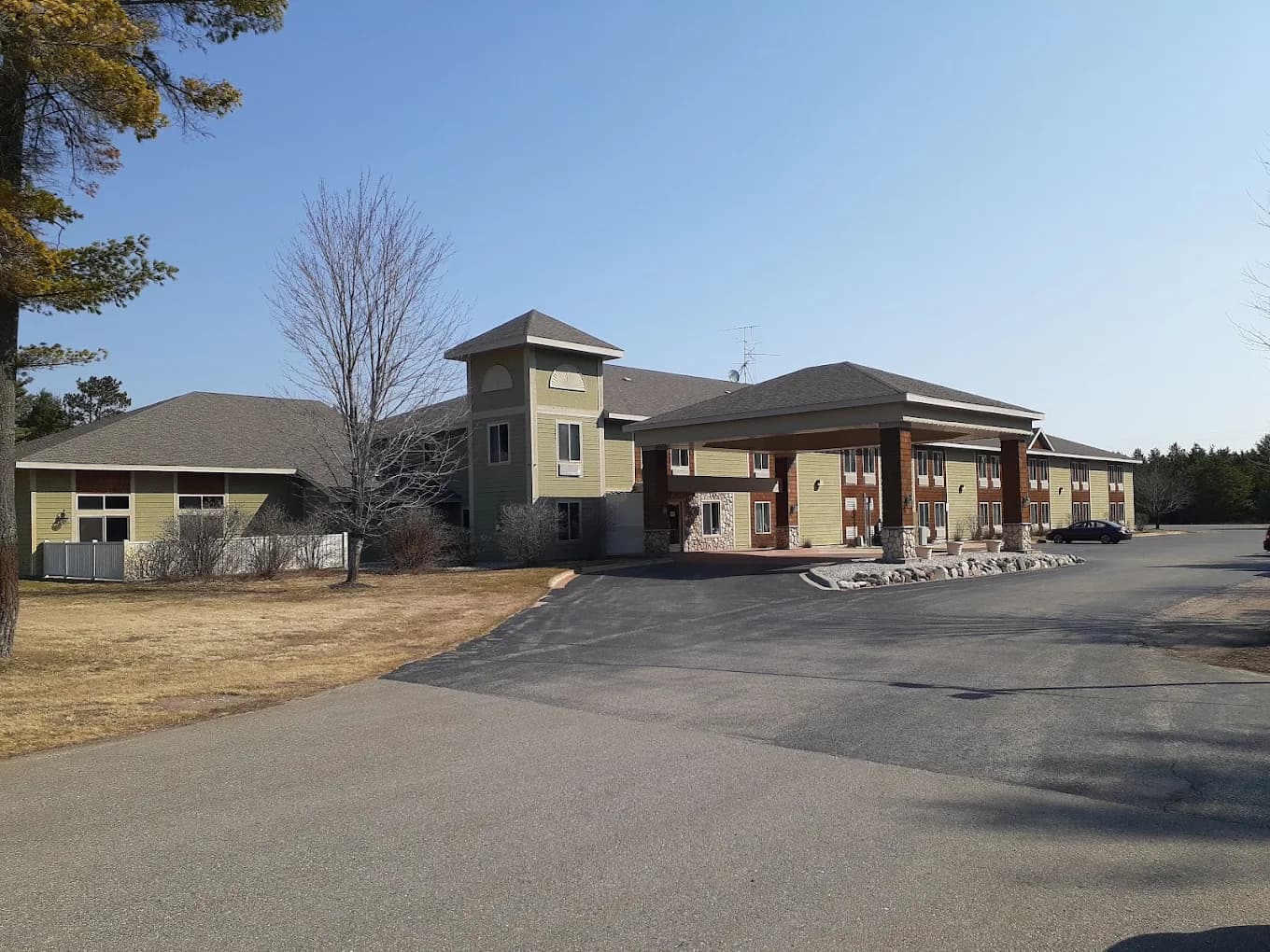 Pellston Lodge exterior